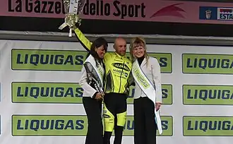 Stefano Garzelli na een etappezege in de Ronde van Italië 2004