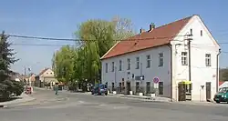 Gemeentehuis, bibliotheek en postkantoor