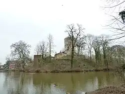 Burchteiland met slotgracht