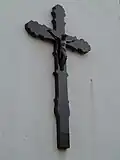 Crucifix, tegen de rechter zijgevel van pand