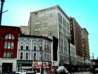 Steketee's, met de nog zichtbare uithangborden van het warenhuis in 2005 in het centrum van Grand Rapids