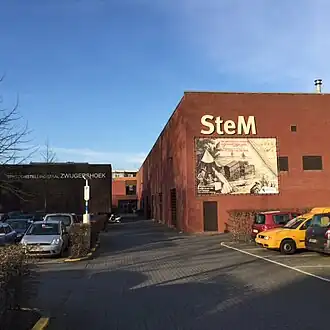 Hoofdingang van het SteM