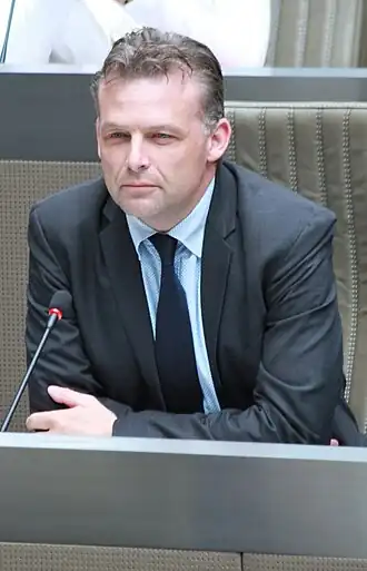 Burgemeester Steve Vandenberghe bij zijn eerste dag in het Vlaams Parlement bij zijn eedaflegging ter vervanging van toenmalige Staatssecretaris John Crombez.