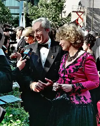 Steven Bochco en Barbara Bosson tijdens de Emmy Awards (1994)