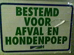 Sticker op gecombineerde hondenpoepcontainer