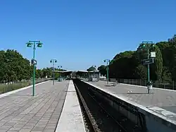 Het middelste spoor tussen de perrons