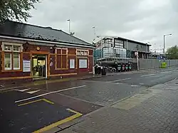 Het stationsgebouw aan de Argenta Way.