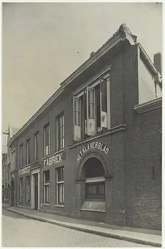 De Zeepfabriek Het Klaverblad in de Spaarnwouderstraat 14 te Haarlem omstreeks 1925
