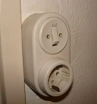 Schakelmateriaal van de firma Niko uit de jaren 1960