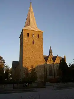 De Pankratiuskirche met zijn 63 m hoge toren