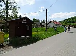 Bushalte in het dorp (2015)