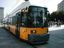 Lagevloertram type GT6N op de Alexanderplatz