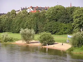 Strandje op de rechter Wezeroever