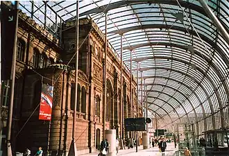 Het stationsgebouw in 2008