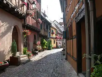 Een van de oude straatjes in Eguisheim