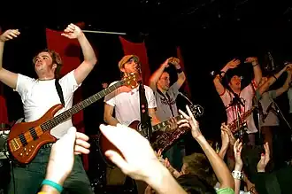 Streetlight Manifesto in de Q-bus in Leiden, 15 augustus 2010