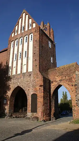 De stadszijde van de Driesenerpoort in Strzelce Krajeńskie