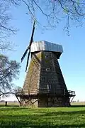 Molen van meer dan 100 jaar oud in het dorp Stultiškiai.[4]