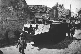 Twee Saint-Chamondtanks bij Dommiers