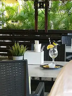 Suikerdiefje op een restauranttafel