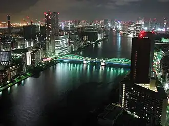 De rivier de Sumida bij nacht