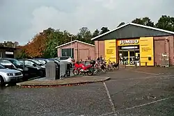 De Jumbo supermarkt in de voormalige remise van Zuiderzeetramweg