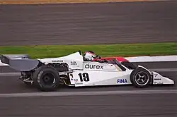 Surtees TS19 tijdens de Silverstone Classic van 2011