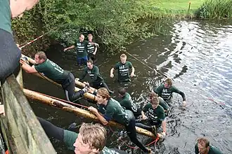 Hindernis "Spaanse ruiter" tijdens Survivalrun Leeuwarden (2009)