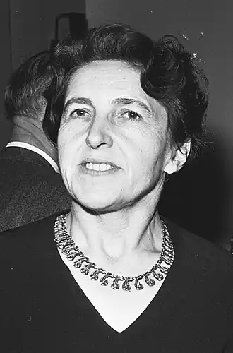 Steigenga-Kouwe tijdens de jubileumviering van de Koninklijke Nederlandse Aardrijkskundige Genootschap (1973)