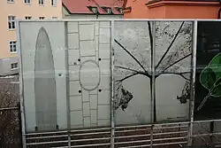 Uitleg op het zuidelijkste paneel van het glazenscherm