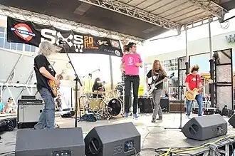 Sweet Apple tijdens een optreden in 2010