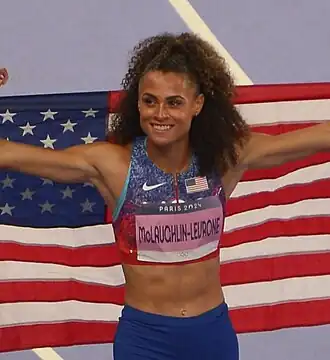 Sydney McLaughlin na het behalen van haar tweede olympische titel op de 400 m horden in 2024.