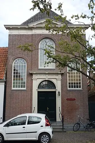 De voormalige Synagoge aan de Zuider Havendijk in Enkhuizen