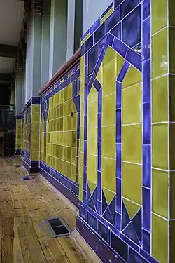 Lambrisering met Friese majolicategels