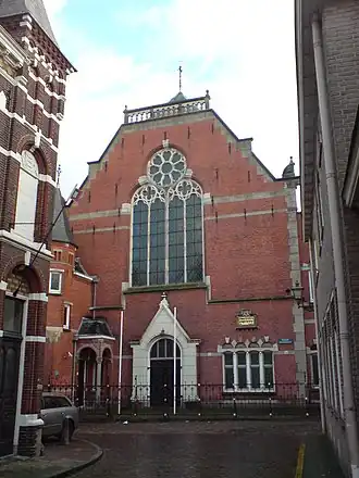 De voorgevel van de synagoge te Zwolle