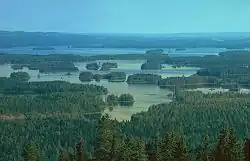 Het meer Syväri in Nilsiä