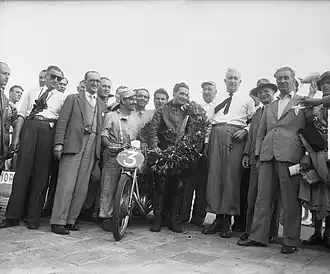 Bruno Ruffo (hier bij de huldiging in de TT van Assen) werd wereldkampioen in de 125cc-klasse, maar ook derde in de 250cc-klasse.