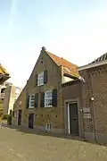 Huis onder zadeldak met topgevel