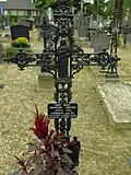 R.K. Kerkhof Sambeek: grafkruis van G. Nissen