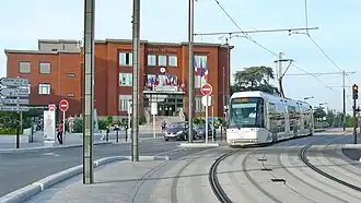 (Voormalig) gemeentehuis met Tramlijn 5 (Île-de-France)