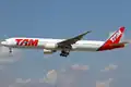 Een Boeing 777-300ER van TAM Linhas Aéreas