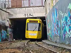 Station Centenaire, met vernieuwde BN LRV, tijdens een promotierit. Dit is het eindpunt tot waar de sporen gelegd zijn.