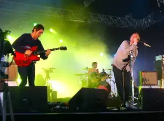 The Sunshine Underground spelen op het Solidays Festival in Frankrijk