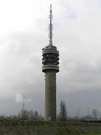 De televisietoren in Goes met de antenne uit 2007