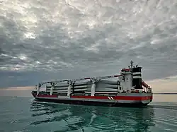 De Taagborg die wieken van windmolens vervoert op Lake St. Clair bij Detroit.