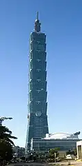 De Taipei 101 (臺北101) in Taipei. De wolkenkrabber was in de periode 2004–2010 het hoogste gebouw ter wereld.[3]