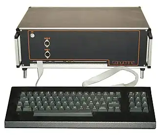 De Microtan 65 in een 3U systeembehuizing met het ASCII-toetsenbord