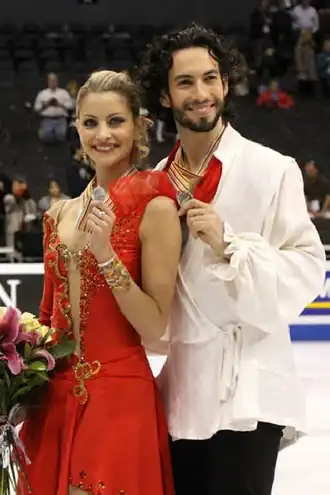 Agosto met zijn schaatspartner Tanith Belbin (2009)