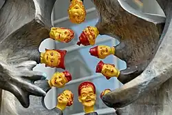 Detail van Tantratrijn, een sculptuur van Rob Birza op de Kalvermarkt (2008)