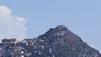 Castello di Monte Tauro. Zicht vanuit Taormina